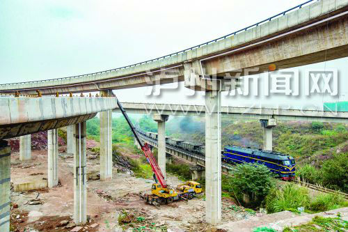 正在建設中的城西馬屋基立交。 記者 牟科 攝