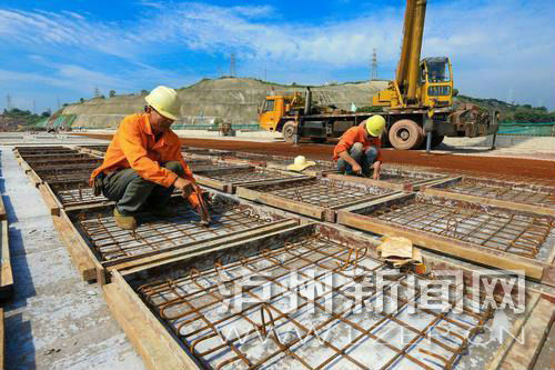 建設中的馬屋基立交。本報記者 牟科 攝